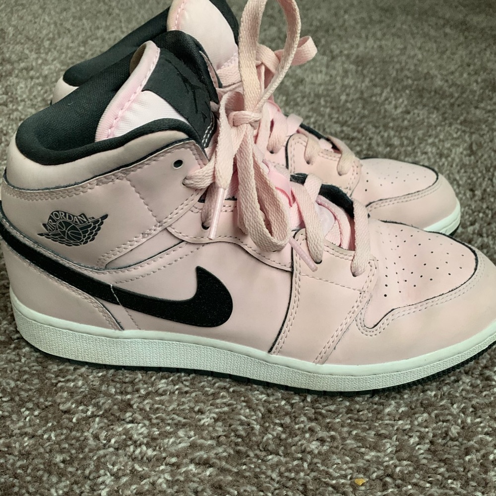 Authentic Jordan’s retro 1 Girls